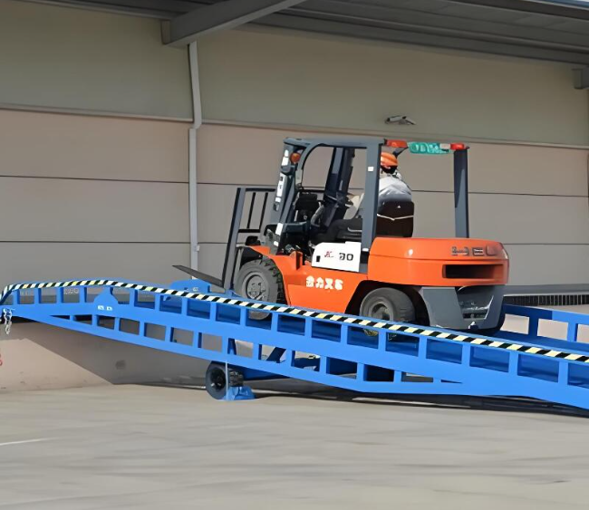 鄢陵移动式卸货平台（叉车用）